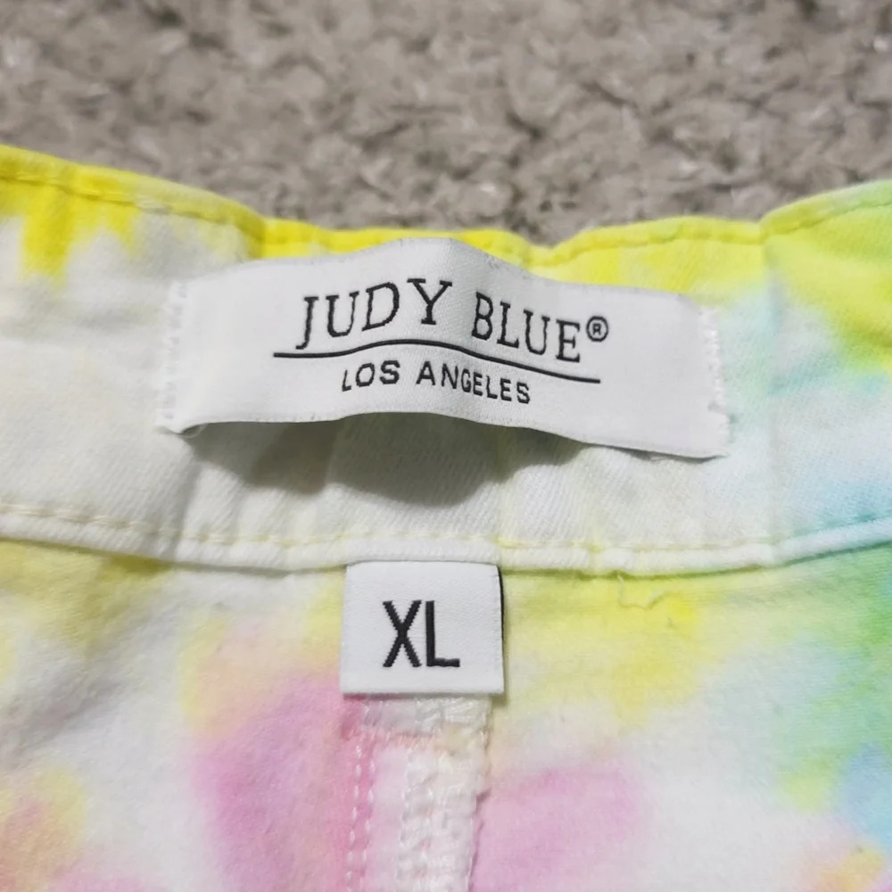 JUDY BLUE Nwot Swirl Multi Color Tie Dye Shorts, White, Frayed Hem, Stretch, XL - Picture 8 of 16
